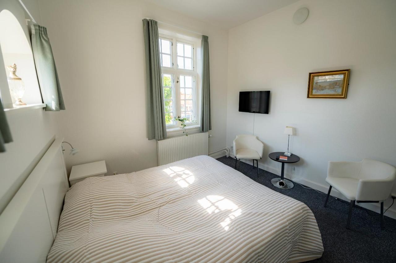 Det Gamle Posthus Hotell Rønne Exteriör bild