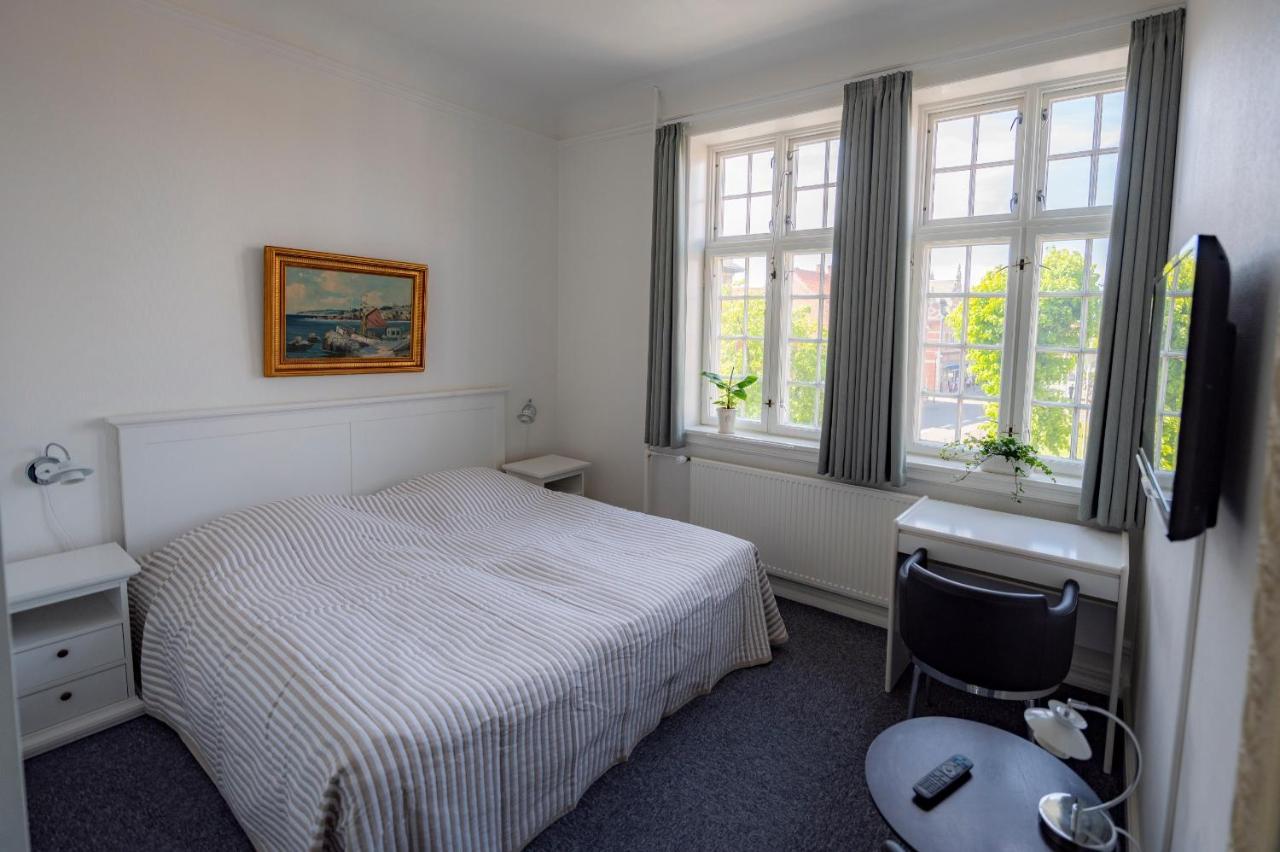 Det Gamle Posthus Hotell Rønne Exteriör bild